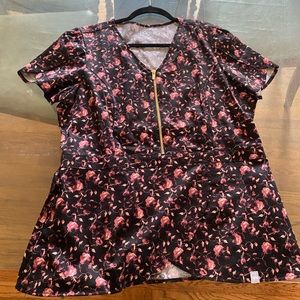 Jaanuu scrub top (NWOT)